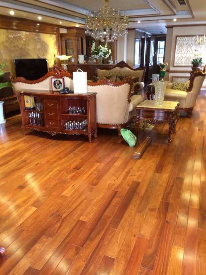 Nội thất sàn gỗ tự nhiên cho khách hàng 